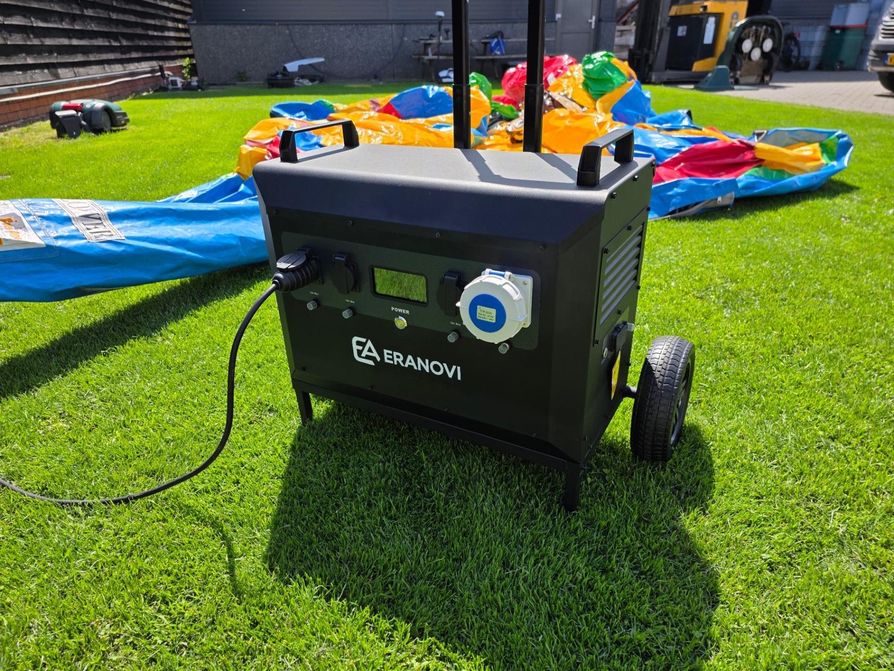 Eranovi powerstation bij evenement met springkussen